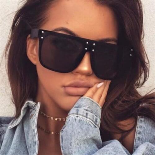 New Flat Top Sun Glasses Oversized Goggles Mens Square Sunglasses Women Fashion Famous Brand Rivet Black Eyewear Gafas de sol