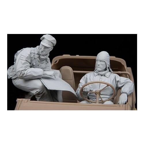 New Unassembled 1/16 ancient crew include 2 (NO CAR ) Resin Figure Unpainted Model Kit