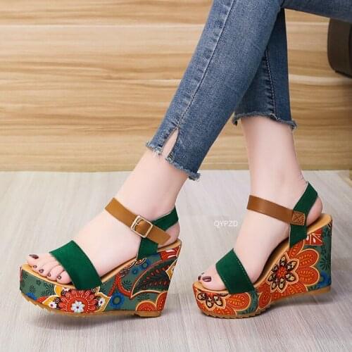2021 Leisure Bohemia Vcation Style Ancient Totem Floral Dropship Wedges High Heels Platform Summer Sandals Shoes Women