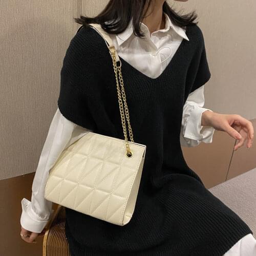 Large-capacity rhombic shoulder bag female bag 2021 new trendy fashion all-match messenger bag