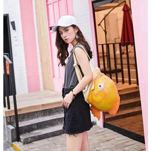 2020 new shoulder bag personality creative look back every year there are fish backpacks for men and women funny funny pet bag