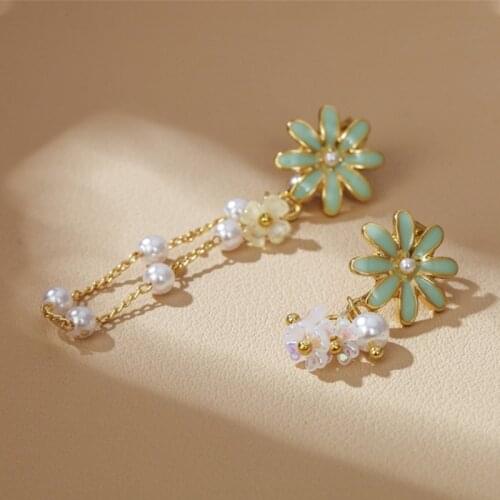 2021 New Designer Asymmetric Green/White Daisy Flower Pearl Dangle Earring For Women Trendy Gold Color Female Jewelry Party Gift