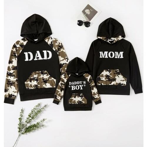 PatPat Camouflage Splicing and Letter Print Black Family Matching Long-sleeve Hoodies