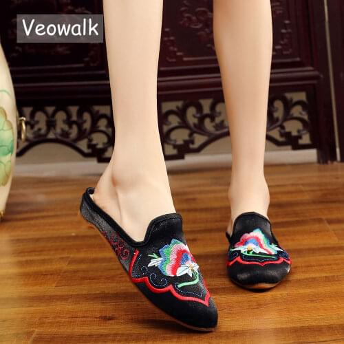 Veowalk Chinese Embroidered Women Silk Cotton Close Pointed Toe Mules Slippers Summer Autumn Ladies Comfort Slip on Flat Shoes
