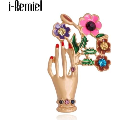 Korean Fashion Holding Flower Brooch Crystal Alloy Enamel Pins Scarf Buckle Badge Corsage Jewelry Brooches for Women Accessories