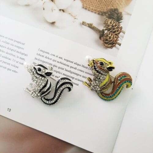 Lively Cuter Pet Squirrel Enamel Brooch Imitation Pearl Pine Cone Animals Brooches for Women Children Rhinestone Pins Jewelry