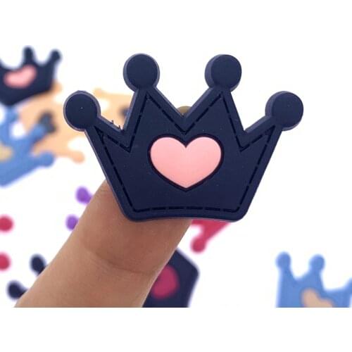 1PCS Cute Cartoon Silicone Croc Shoes Charms Imperial Crown Decoration Hole Slipper Accessories Girls Party Gifts Buckle