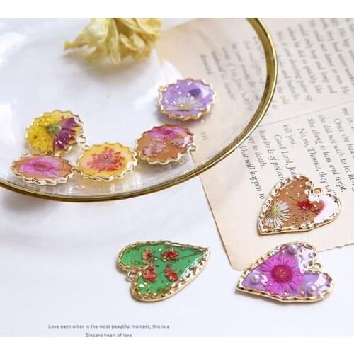 Newest Colorful Dry Flower Decorated Epoxy Resin Jewelry Heart Round Necklace Pendants 10pcs Fashion Earring Ornament Charms