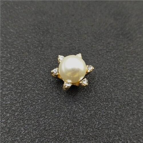 50pcs Pearl Flower Crystal Rhinestone Appliques Buckle strass Button Garment Brooch Ear Studs Ornament Hairpin Hair Clip Decor