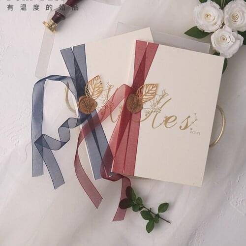 Wedding Favors Bride and Groom Vows Pink Oath Card Romantic Gold Key Decoration with Book His & Her Photo Prop Party Decor 2pcs