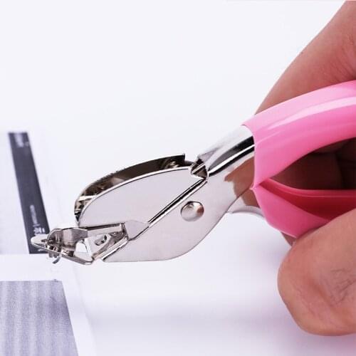 Heavy duty staples remover, ergonomic design, hand feel comfortable, color random