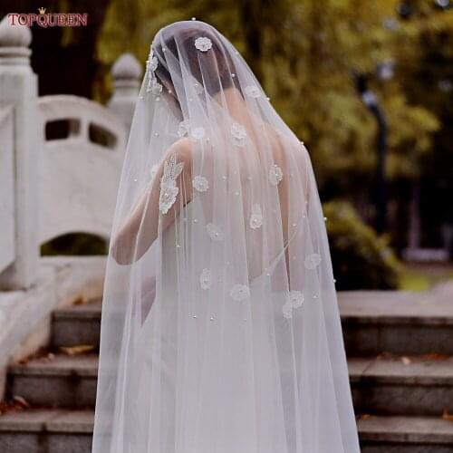 TOPQUEEN V61 3D Decals Flowers Applique 2 Tier Wedding Pearls Veil with Comb Short Bridal Veil with Rose Petals Veil Pearls Veil