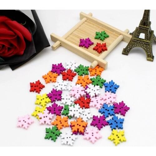 100pcs Christmas snowflakes Buttons 2 Holes Decorative Buttons Wooden Buttons Sewing Scrapbooking For craft Accessories