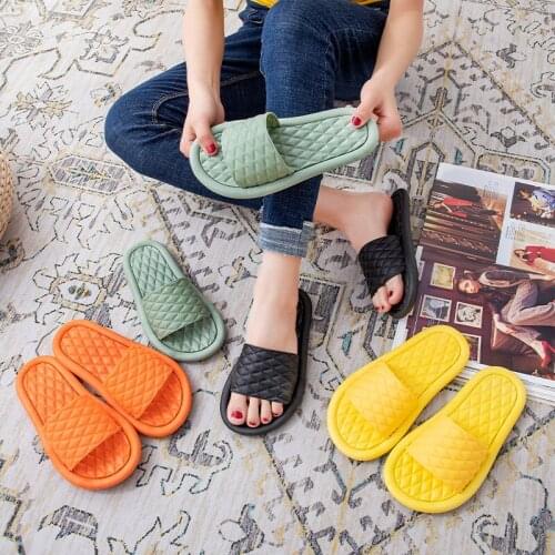 2021 New Home Casual Womens Beach Slippers Summer Bathroom Sandals and Slippers Women Adult Lightweight Home Shoes