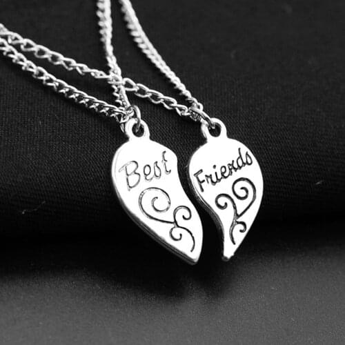 2-Piece Set Best Friend Splicing Heart Pendant Necklace Creative Womens Charm Accessories Fashion Jewelry Gift For Friends