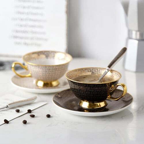 Luxury Creative Porcelain Coffee Cup with Handle Latte Classic Tea Cups Set European High Ceramic Siyah Bardak Home Container 50