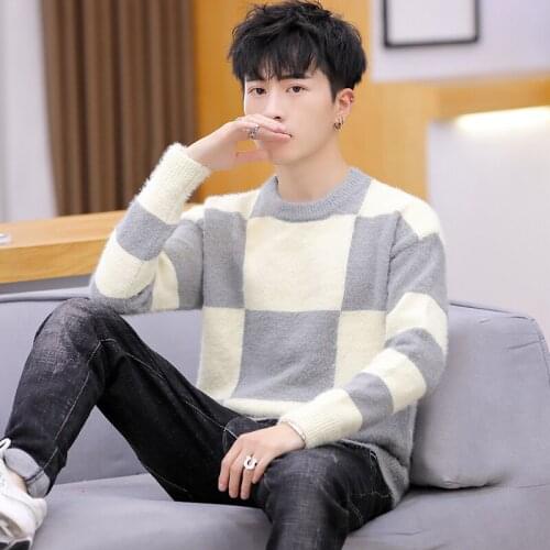Korean version of the new hot-selling mens large plaid knitted sweater to keep warm and slim fashion mens clothing