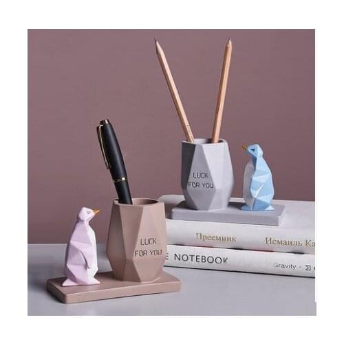 High Quality Cartoon Pen Holders Pen Container Resin Storage bucket Office Decoration