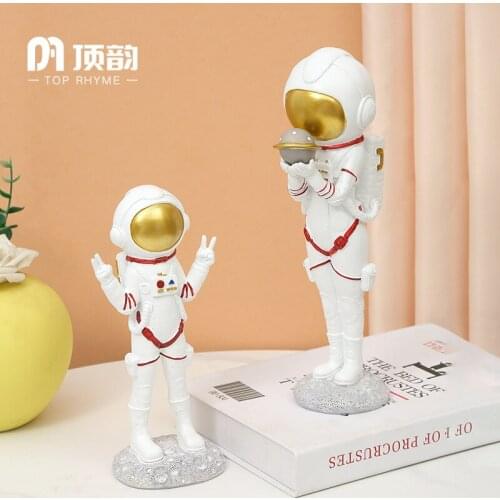Creative Original astronaut Statue Resin sculpture Crafts Simple Living Room Ornaments Home Office Store Decors Decorations
