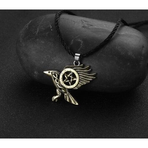 Antique Celtic Knot Raven Pentacle Necklaces for Men Wiccan Flying Raven Pendant Mystery Pagan Jewlery Gift