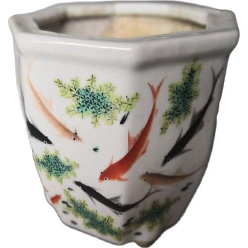 Chinese old porcelain decorated with coloured drawings porcelain A flower pot