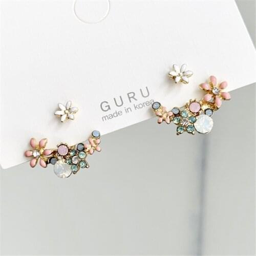 Fresh flowers stud earrings female contracted web celebrity personality design joker earrings is a niche product