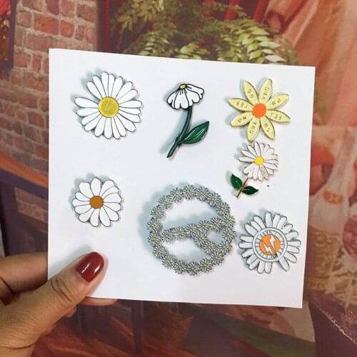 Lightning With Leaf Daisy Brooch Cute Japanese Sunflower Badge Cartoon Pin Collar Shoelace T-shirt Bag Decoration Drooch Pin