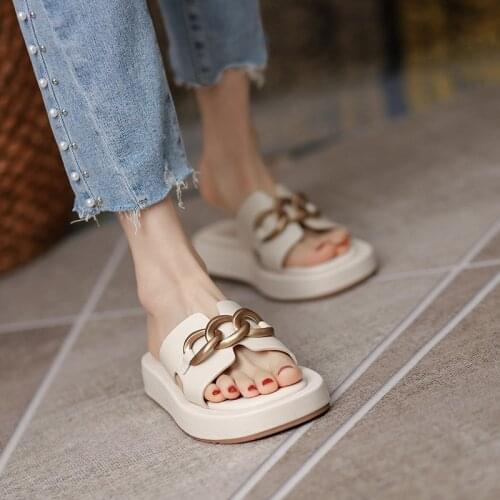 2021 Slippers Women Summer Ladies Platform Slides Fashion Woman Metal Chain Decoration Female Womens Sandals Beach Lady Shoes