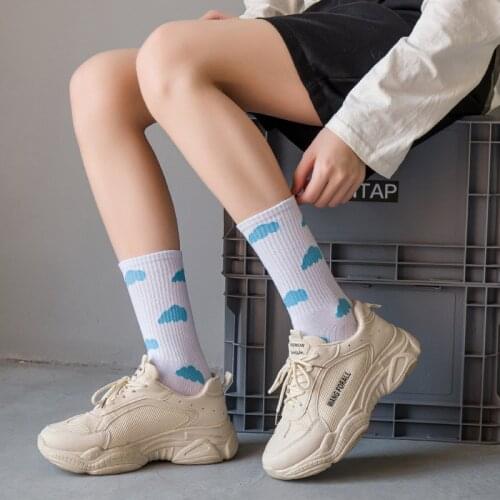 Harajuku Female Socks Kawaii Cloud Pattern Casual Socks Women Original Tide Blue Sky And White Clouds Skateboard Sock Japanese