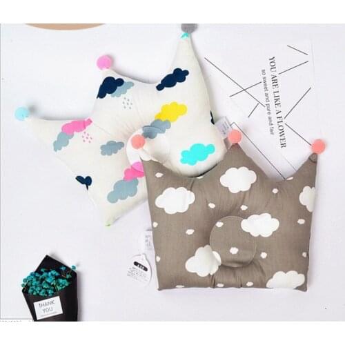 DHL 200pcs Baby Shaping Pillow Prevent Flat Head Crown Dot Bedding Pillows Newborn Room Decoration Accessories 0-24 Months