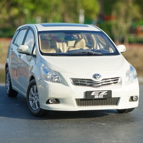 Original Authorized Authentic alloy 1:18 Volkswagen New Polo 2013 yellow scale model miniature Diecast Classic Car Model