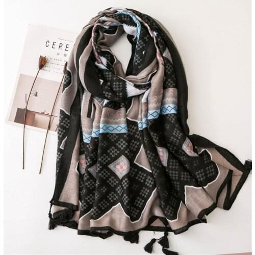 2019 Fashion Geometry Print Tassel Scarves Shawl Beautiful Cotton Geometric Muslim Muffler Hijab Wrap 2 Color10pcs/LOT Wholesale