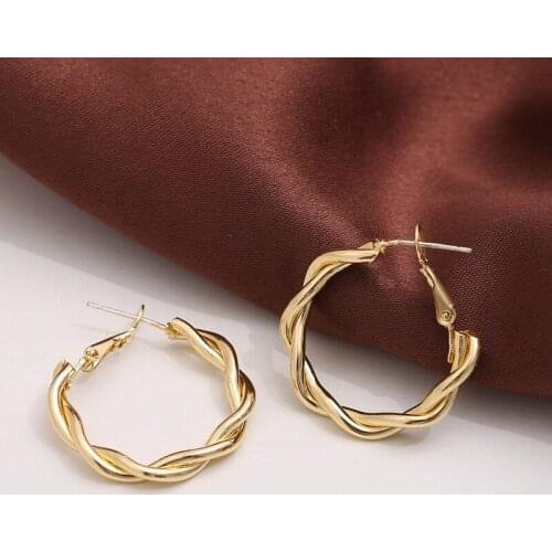 2021 Fashion Twisted Hoop Earrings Gold Plating Metal Circle Round Twist Earrings for Women Girls Hypoallergenic Jewelry