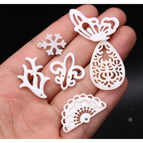 4pcs Natural Freshwater White Shell Different Shapes Mother of Pearl Shell Pendant for Necklace Earring Jewelry Making Gift