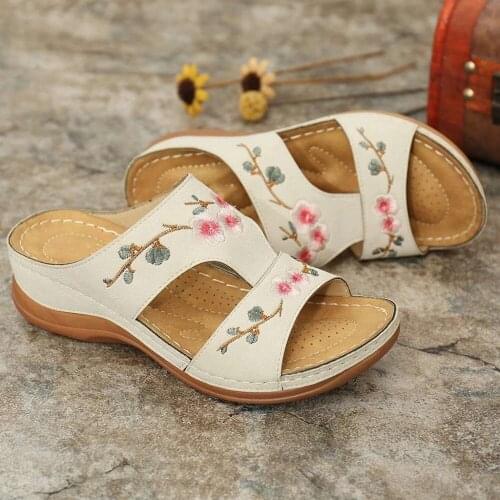 Women Slippers Summer Ladies Fashion Casual Wedge Heel Flower Embroidered Vintage Comfort Breathable Beach Shoes Plus Size