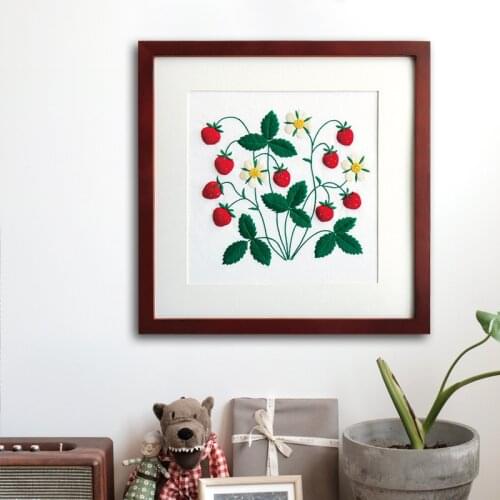 Embroidery DIY simple household flower decoration painting strawberry plant hanging picture, does not include the frame to send