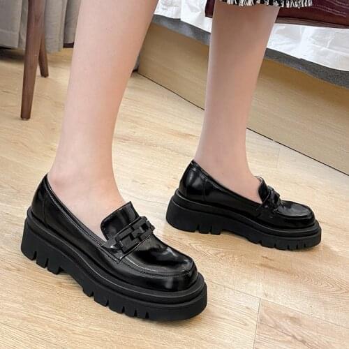 INS Hot Platform Shoes Woman Metal Decoration Round Toe Women Shoes 2021 New Genuine Leather High Heels Pumps for Women