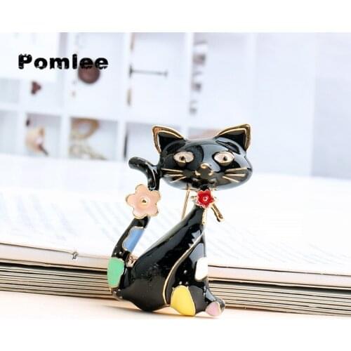 Pomlee 2021 New Arrival Cute Enamel Paint Cat Brooch Pink Flower Unisex Women And Men Brooch Pin Animal Design Fashion Jewelry