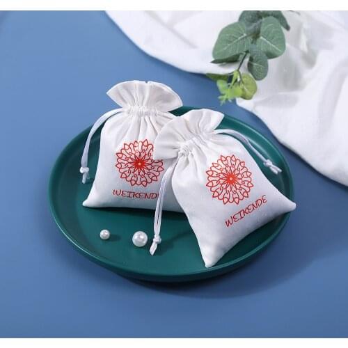 Personalized White Velvet Bag Flannel Drawstring Pouch for Jewelry Wedding Favor Bags Cosmetic Storage Packaging Can Custom Logo