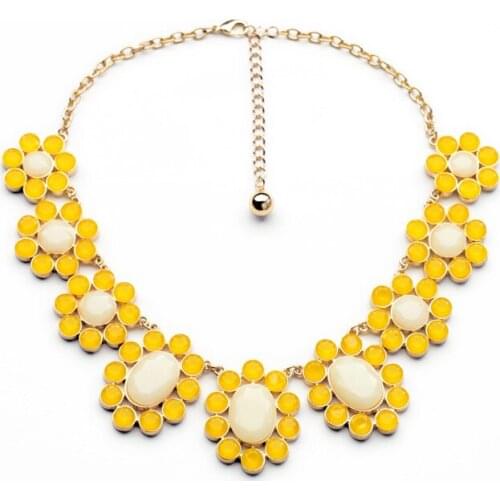 Bulk Price Retro Colorful Jewelry of the Most Popular Simple Glass Acrylic Flower Shiny Gold Color Choker Necklace