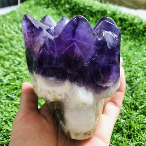 Natural amethyst crystal skull can be used as a home decoration to remove negative energy