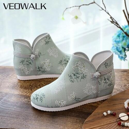 Veowalk Autumn Women Cotton Fabric Embroidered Short Ankle Boots Ladies Comfortable Inside Platform Bootes Retro Hanfu Shoes