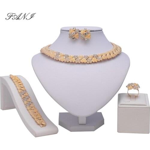 Fani 2018 Nigerian Wedding African Beads Jewelry Set Women Brand Dubai Gold jewelry Wholesale customer design Bridal Gift