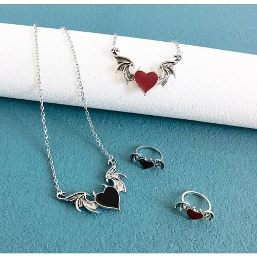 VG 6YM The New Black Peach Heart Small Wings Ladies Necklace Fashion Sweet Girl Birthday Party Jewelry Dropshipping Gifts