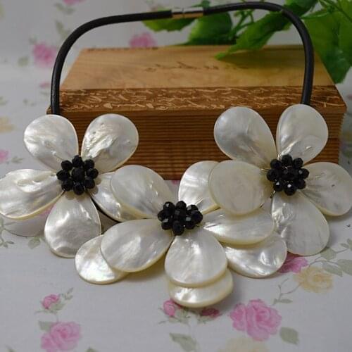 New Arrival Flower Necklace White Sea Shell Handmade Flower Crystal Beads Necklace Black Rope Leather Jewelry Fine Women Gift