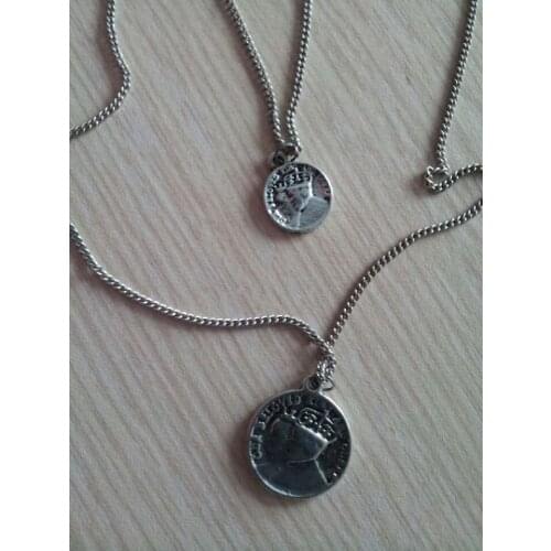 Retro Style of Queen Avatar Choker Necklace for Women and Men Pendant Necklaces Sweater Chain Free Shipping