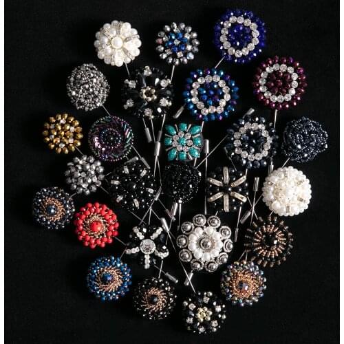 26 Colors Beaded Floral Men Lapel Pins Crystal New Luxury Fashion Men Brooch for Suits Handmade Rhinestone Brooch Pins Accessory