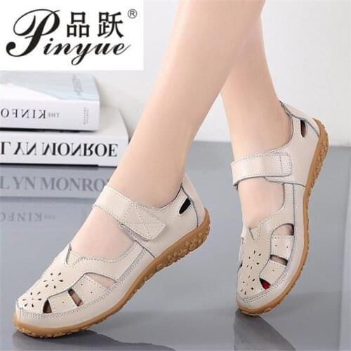 Women Mother Genuine Leather Shoes Soft Bottom Sandals Flats Summer Ladies Hollow Out Beach Shoes Quality Hot Gladiator Sandals
