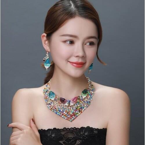 Europe and the United States Crystal Necklace girl clavicle exaggerated luxury Korean version of fashion ornaments Retro 2