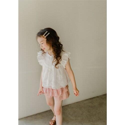 Girls shirt 2021 new summer strawberry shirt Korean childrens clothing children girls hollow side flying sleeve T-shirt factory